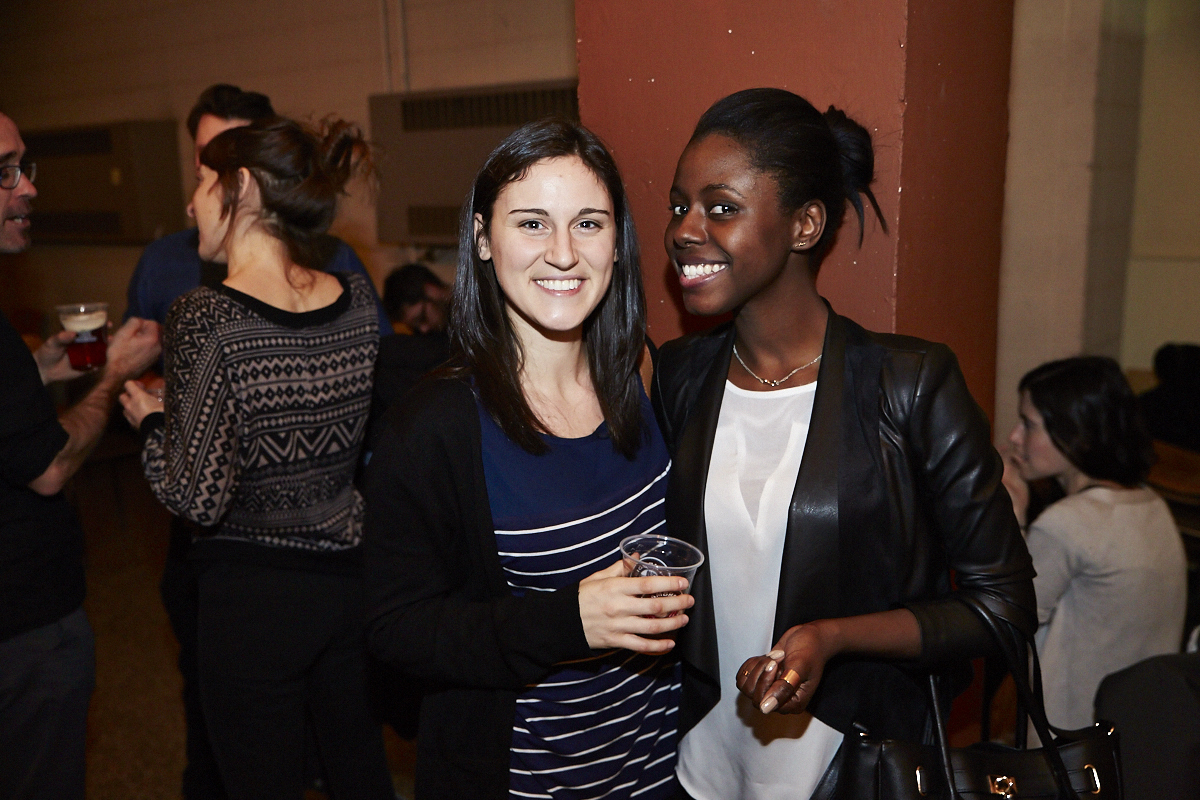 Des centaines d'anonymes excités se rendent au lancement du magazine URBANIA