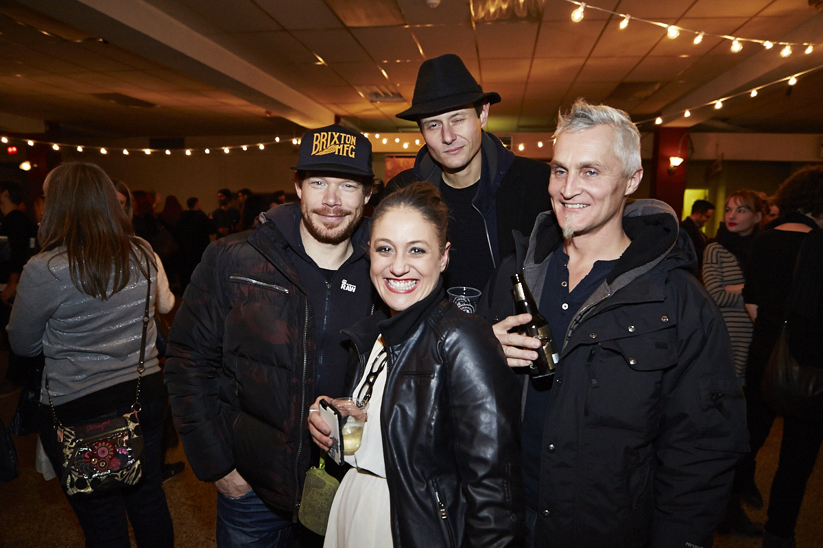 Des centaines d'anonymes excités se rendent au lancement du magazine URBANIA