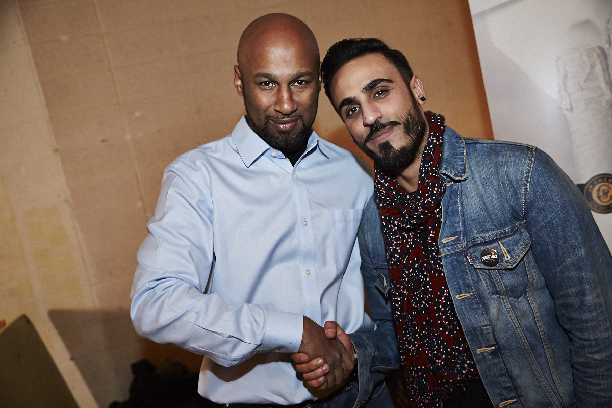 Des centaines d'anonymes excités se rendent au lancement du magazine URBANIA