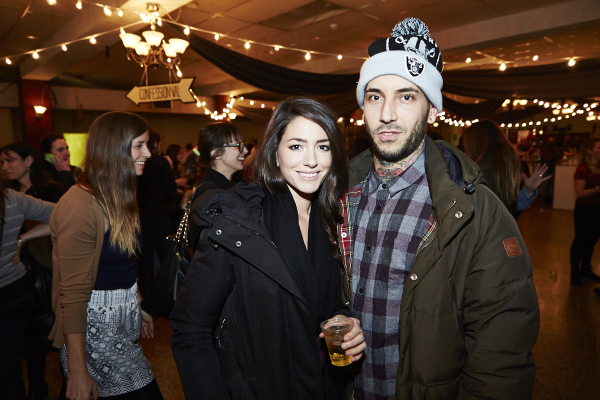 Des centaines d'anonymes excités se rendent au lancement du magazine URBANIA