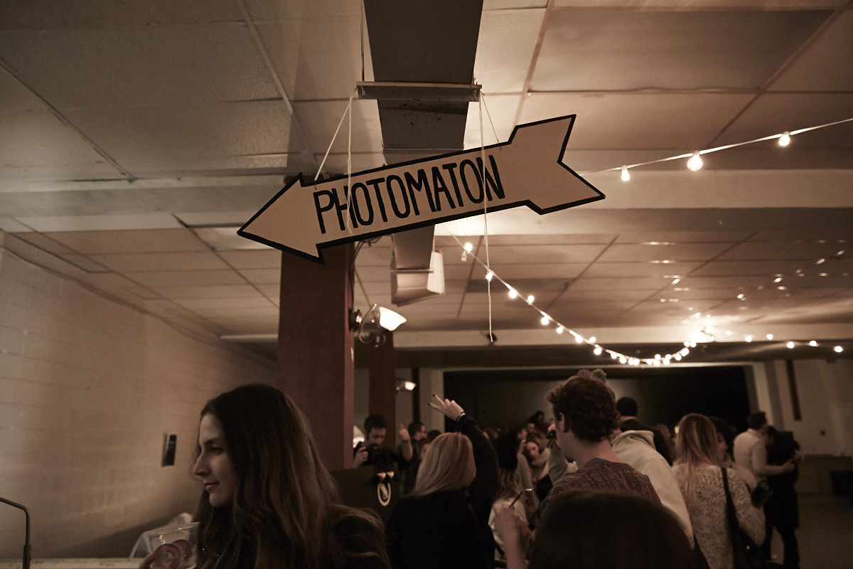 Des centaines d'anonymes excités se rendent au lancement du magazine URBANIA