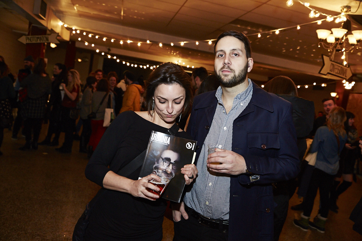 Des centaines d'anonymes excités se rendent au lancement du magazine URBANIA