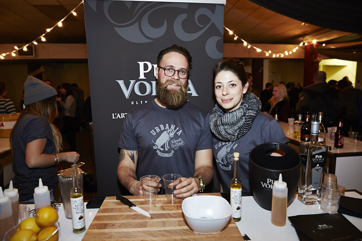 Des centaines d'anonymes excités se rendent au lancement du magazine URBANIA