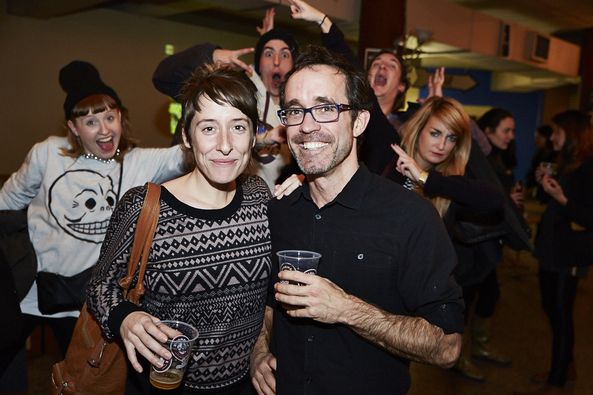 Des centaines d'anonymes excités se rendent au lancement du magazine URBANIA