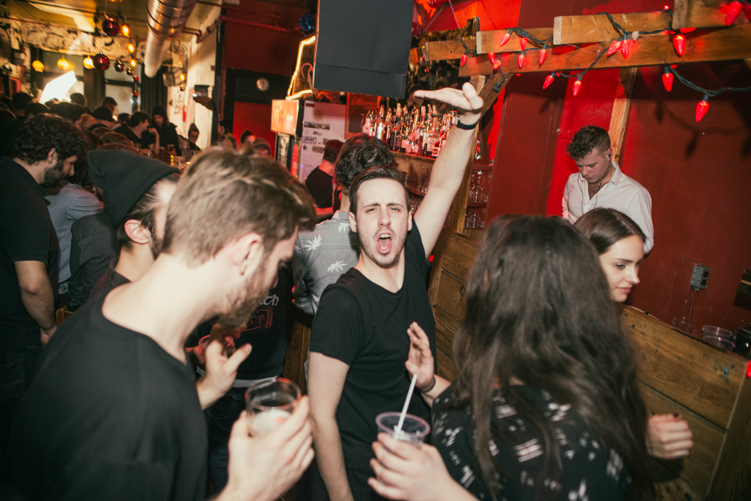 Folle ambiance et dancefloor en feu pour le party de Noël Dare to Care!