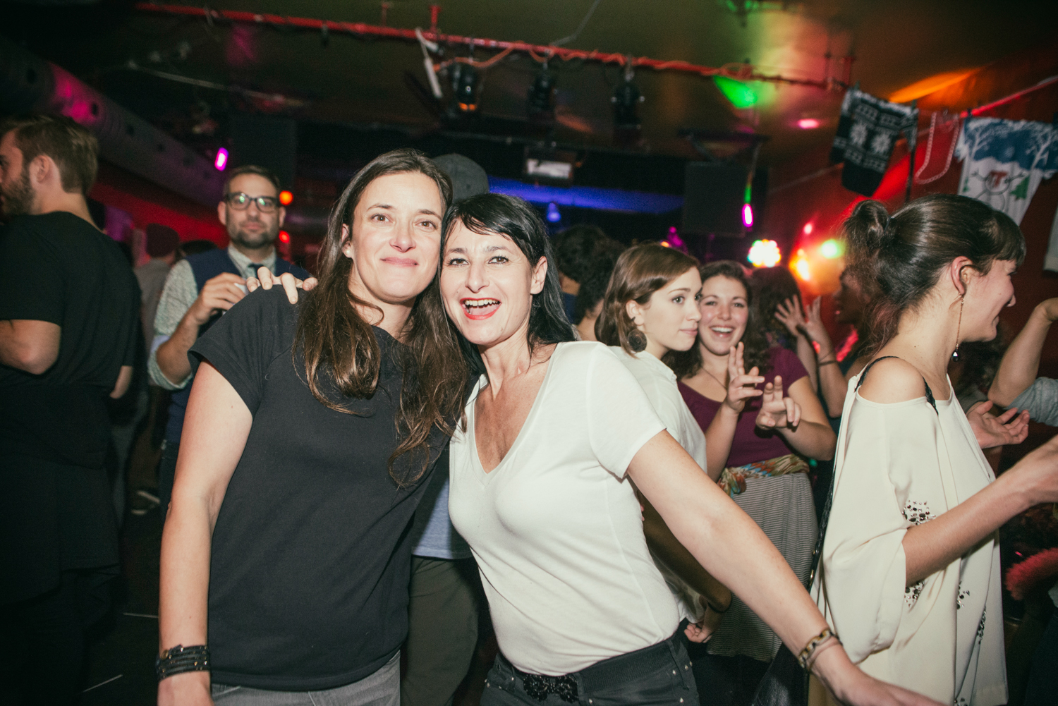 Folle ambiance et dancefloor en feu pour le party de Noël Dare to Care!