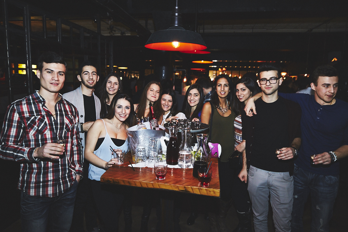 Méchante belle crowd de renards à la première soirée Kitsuné Club Night à l'Apt. 200