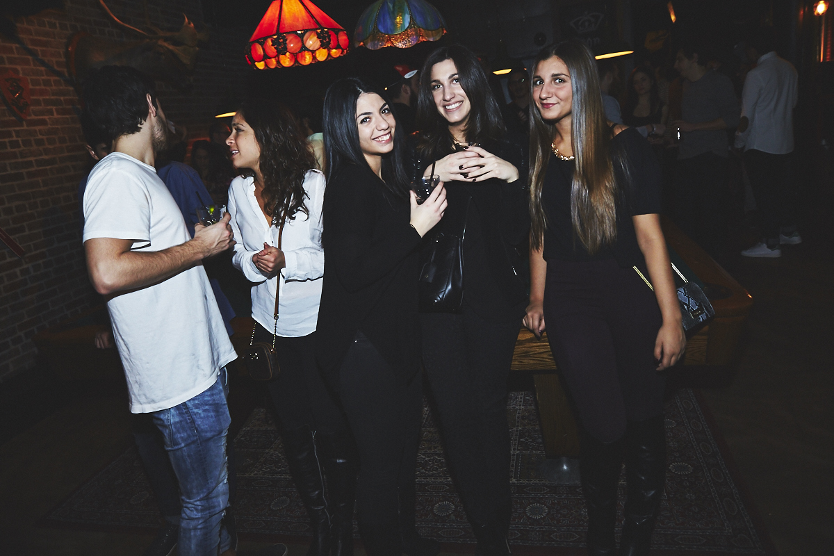 Méchante belle crowd de renards à la première soirée Kitsuné Club Night à l'Apt. 200