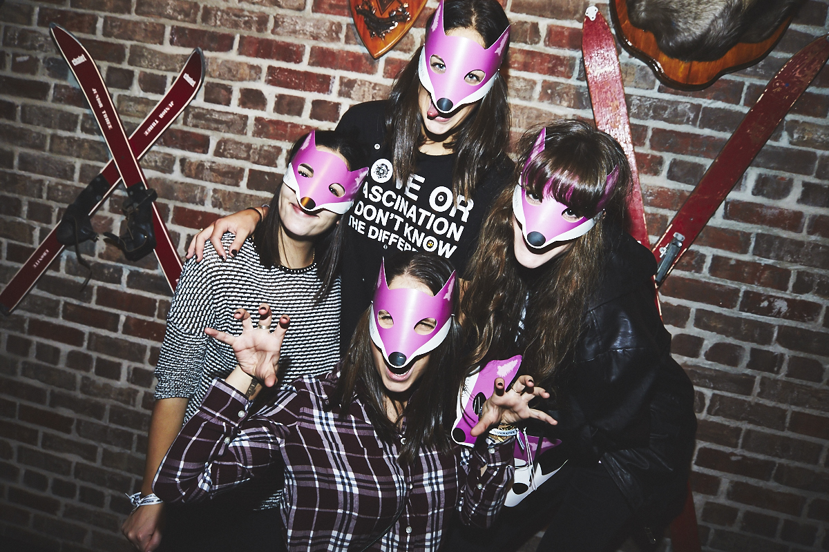 Méchante belle crowd de renards à la première soirée Kitsuné Club Night à l'Apt. 200