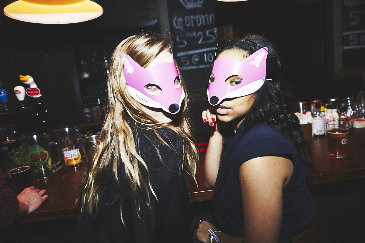 Méchante belle crowd de renards à la première soirée Kitsuné Club Night à l'Apt. 200