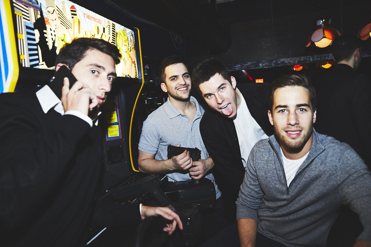 Méchante belle crowd de renards à la première soirée Kitsuné Club Night à l'Apt. 200