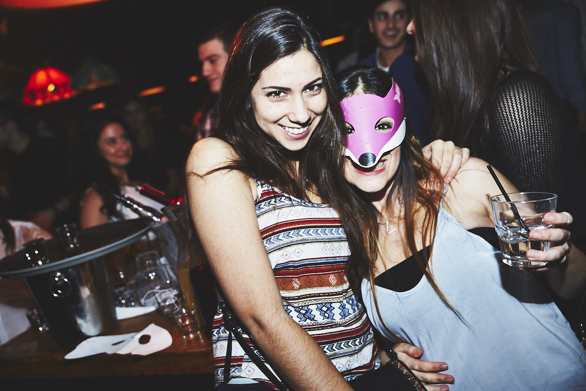 Méchante belle crowd de renards à la première soirée Kitsuné Club Night à l'Apt. 200