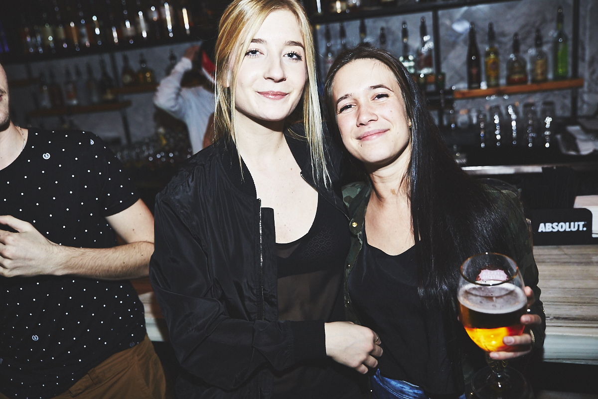 Méchante belle crowd de renards à la première soirée Kitsuné Club Night à l'Apt. 200