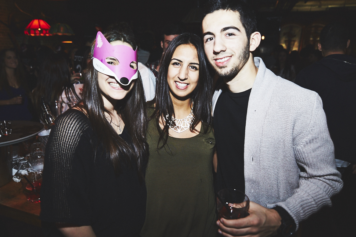 Méchante belle crowd de renards à la première soirée Kitsuné Club Night à l'Apt. 200