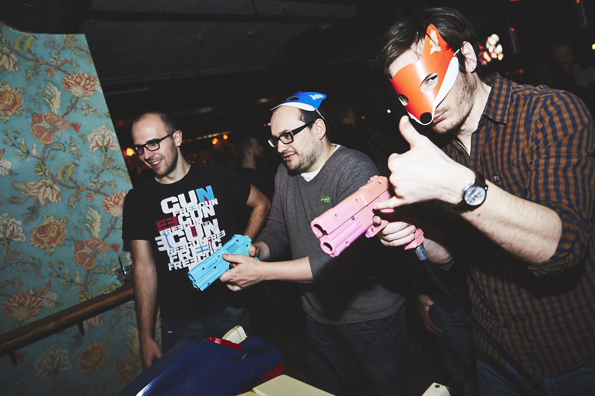 Méchante belle crowd de renards à la première soirée Kitsuné Club Night à l'Apt. 200