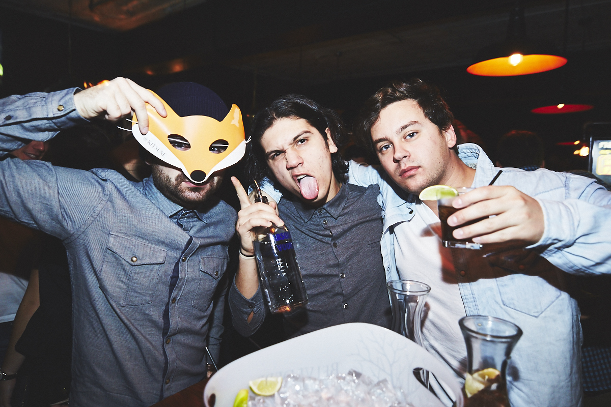 Méchante belle crowd de renards à la première soirée Kitsuné Club Night à l'Apt. 200