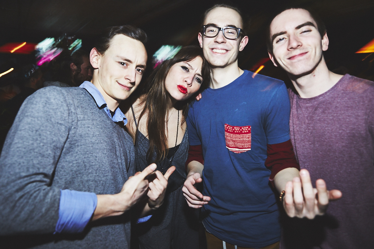 Méchante belle crowd de renards à la première soirée Kitsuné Club Night à l'Apt. 200