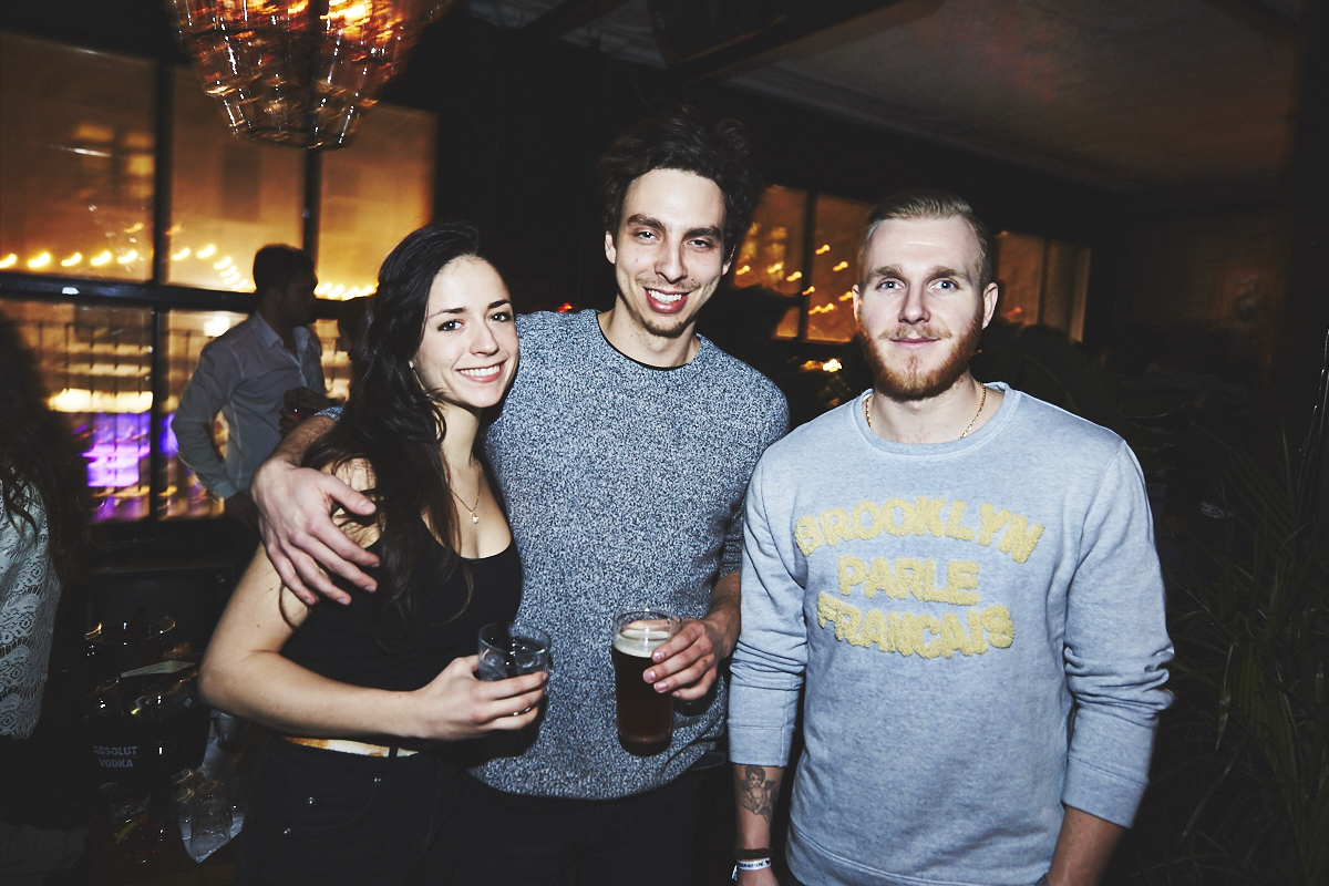 Méchante belle crowd de renards à la première soirée Kitsuné Club Night à l'Apt. 200