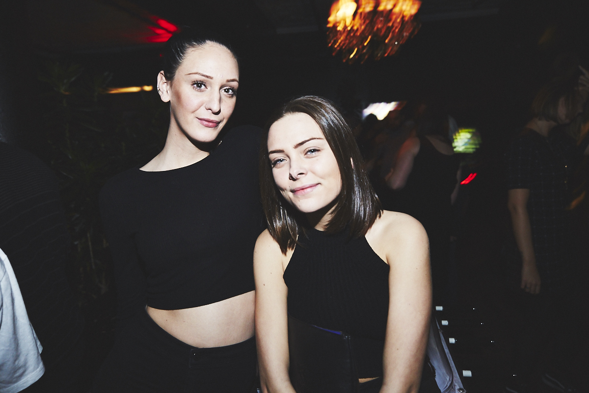 Méchante belle crowd de renards à la première soirée Kitsuné Club Night à l'Apt. 200