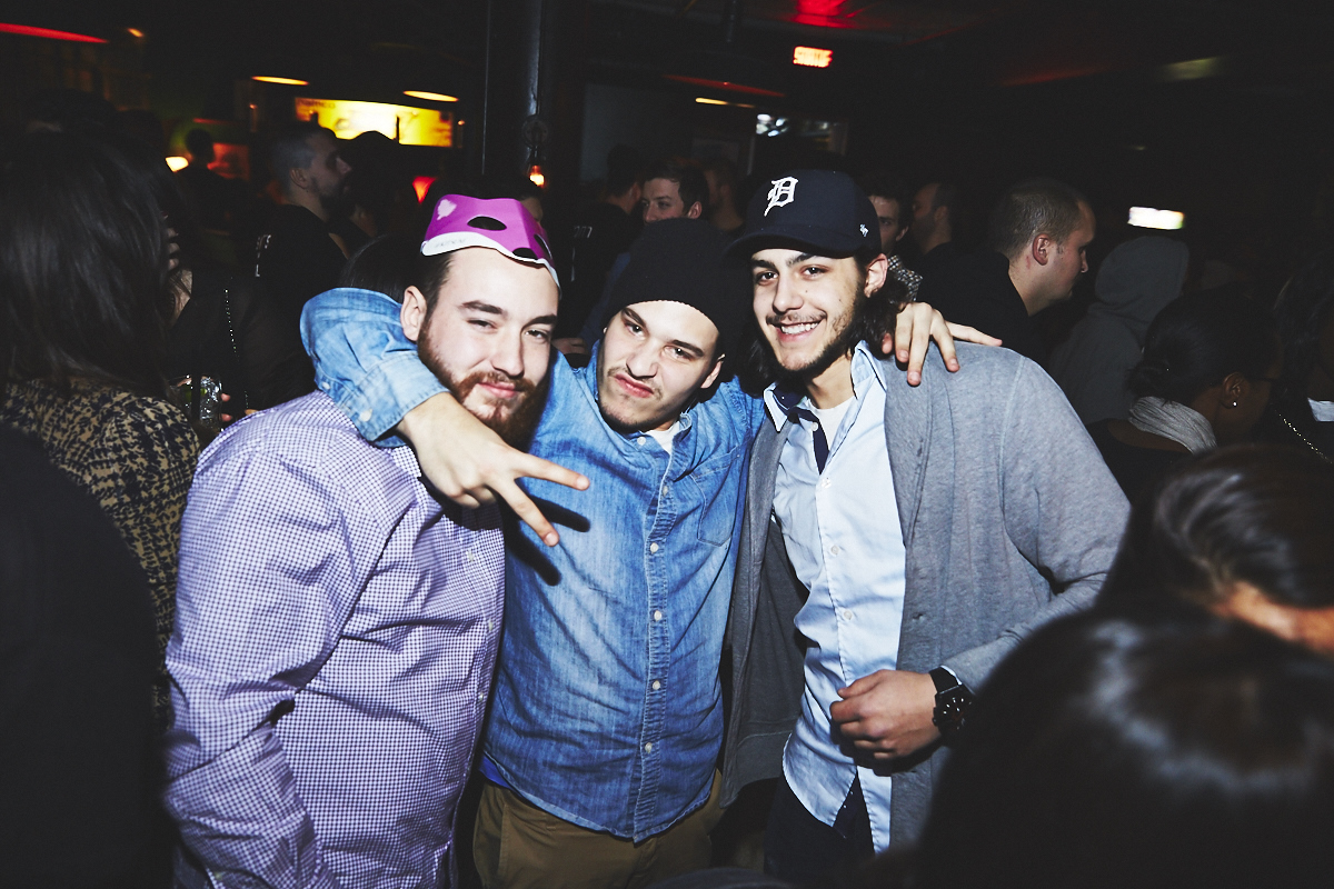 Méchante belle crowd de renards à la première soirée Kitsuné Club Night à l'Apt. 200