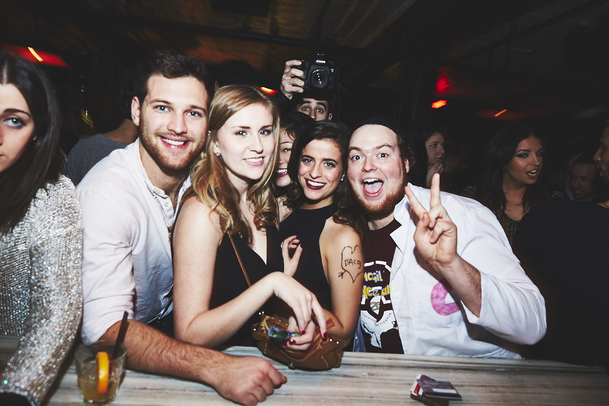 Méchante belle crowd de renards à la première soirée Kitsuné Club Night à l'Apt. 200