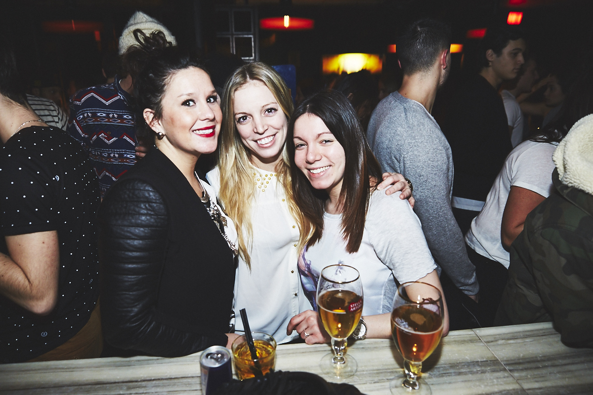 Méchante belle crowd de renards à la première soirée Kitsuné Club Night à l'Apt. 200