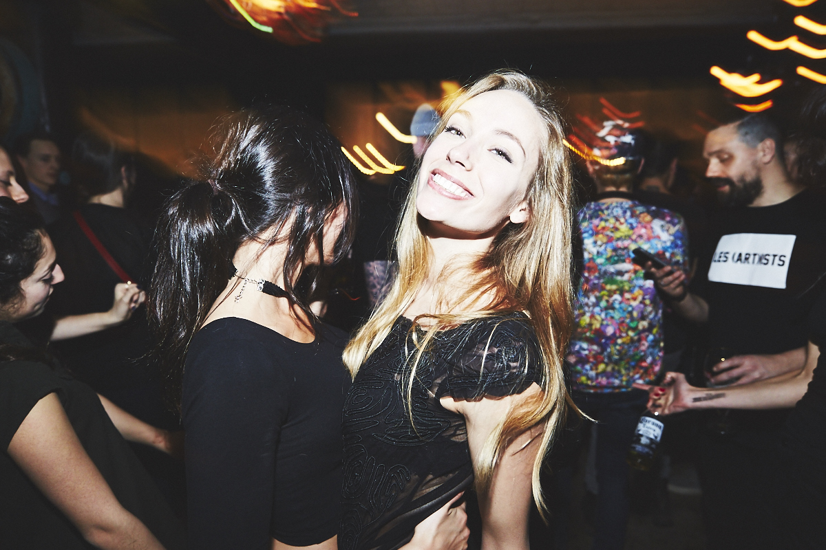 Méchante belle crowd de renards à la première soirée Kitsuné Club Night à l'Apt. 200