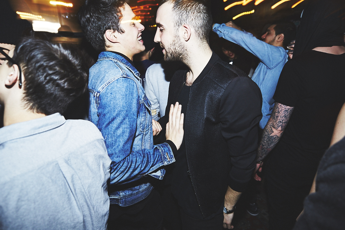 Méchante belle crowd de renards à la première soirée Kitsuné Club Night à l'Apt. 200