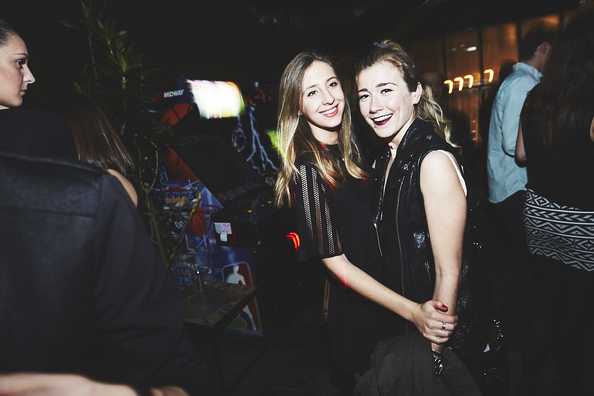 Méchante belle crowd de renards à la première soirée Kitsuné Club Night à l'Apt. 200