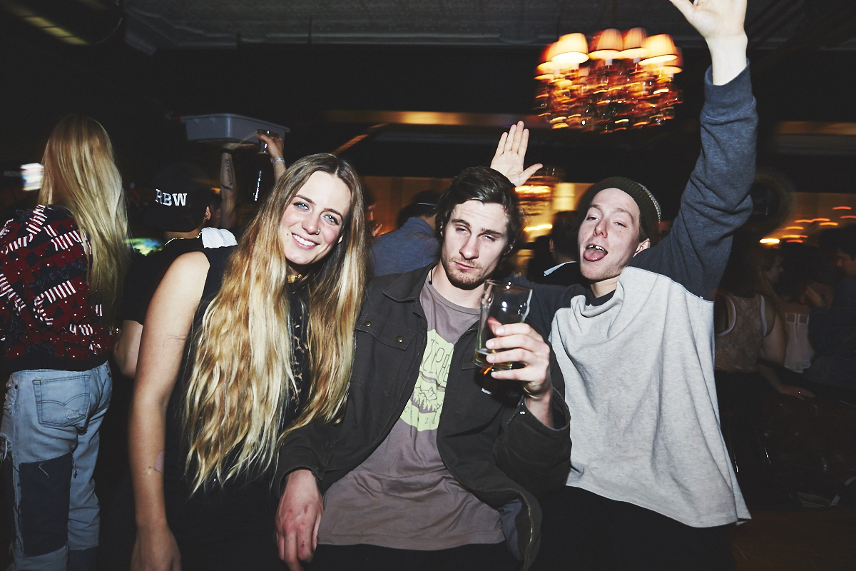 Méchante belle crowd de renards à la première soirée Kitsuné Club Night à l'Apt. 200