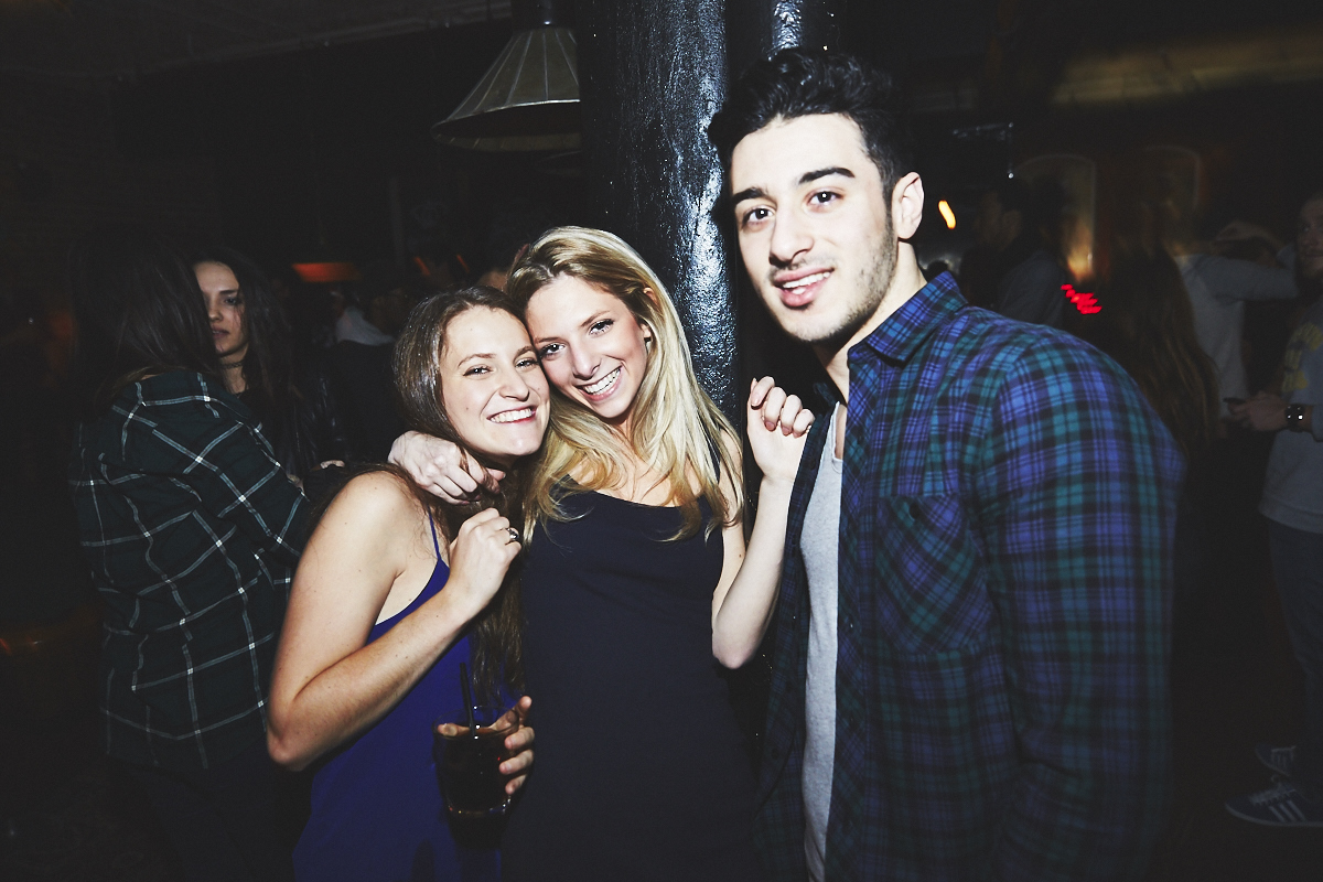 Méchante belle crowd de renards à la première soirée Kitsuné Club Night à l'Apt. 200