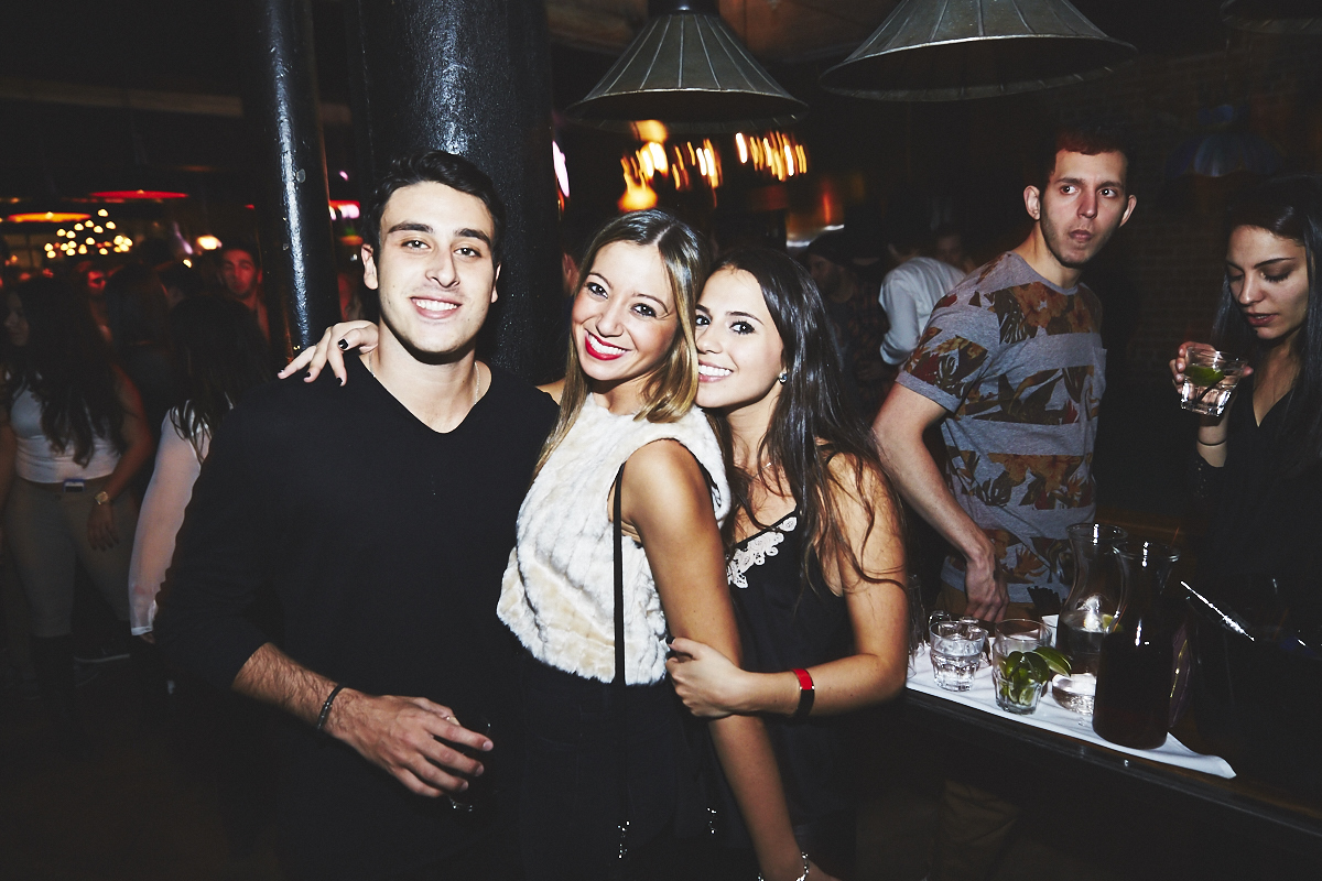 Méchante belle crowd de renards à la première soirée Kitsuné Club Night à l'Apt. 200