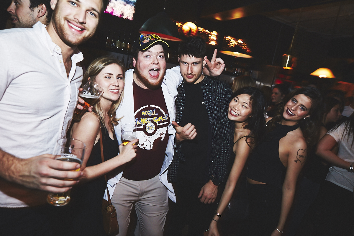 Méchante belle crowd de renards à la première soirée Kitsuné Club Night à l'Apt. 200