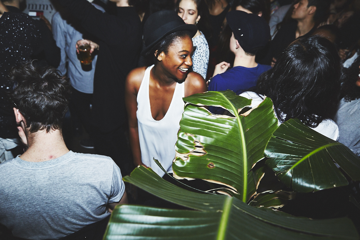 Méchante belle crowd de renards à la première soirée Kitsuné Club Night à l'Apt. 200