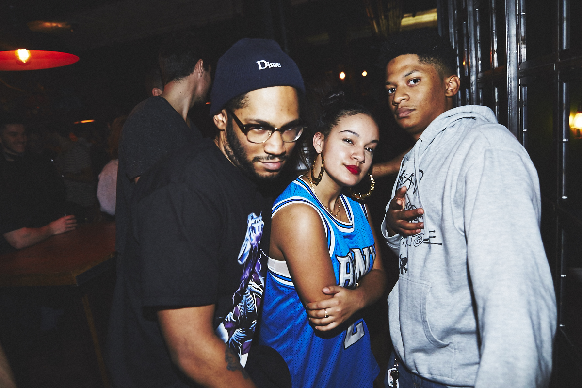 Méchante belle crowd de renards à la première soirée Kitsuné Club Night à l'Apt. 200