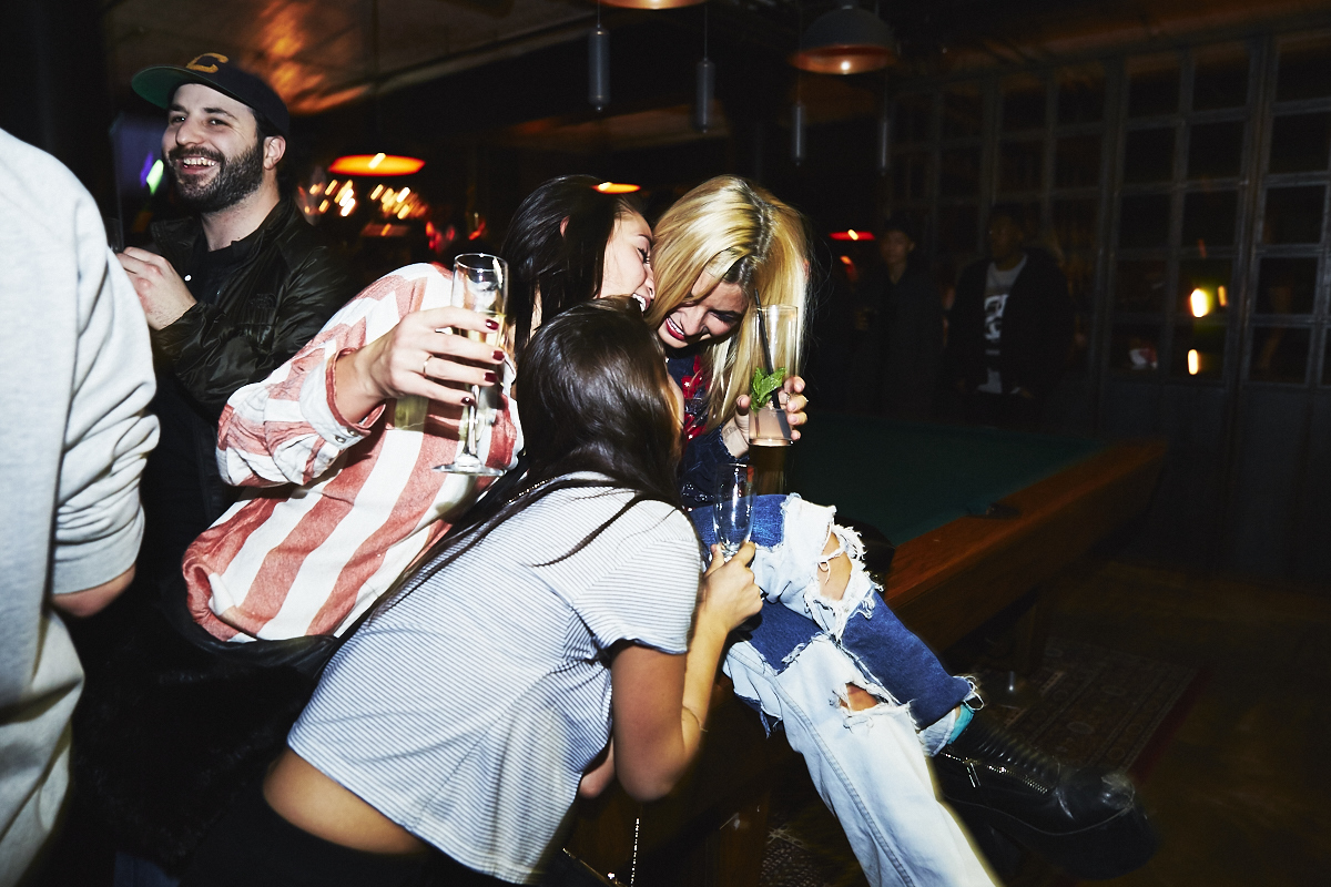 Méchante belle crowd de renards à la première soirée Kitsuné Club Night à l'Apt. 200