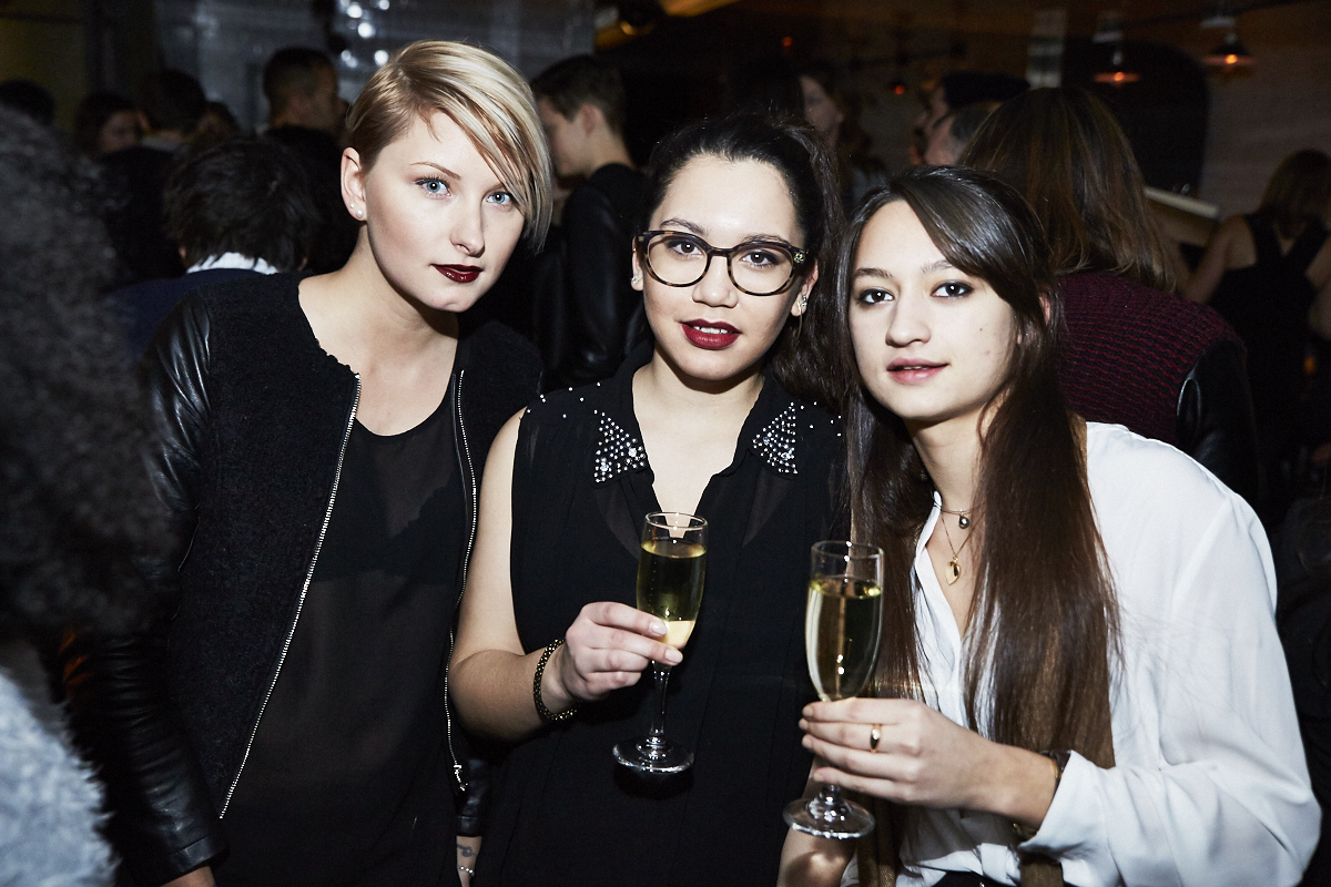 Triptyque dévoile plusieurs nouveaux films chez Mme Lee dans une ambiance à la fête!