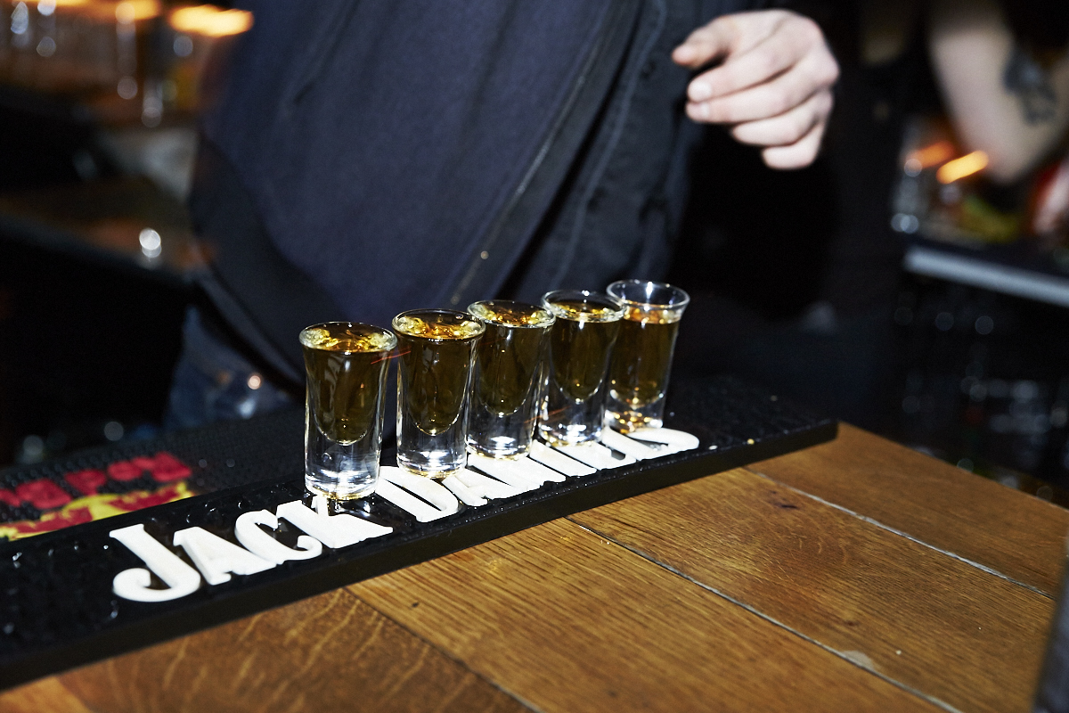 Triptyque dévoile plusieurs nouveaux films chez Mme Lee dans une ambiance à la fête!