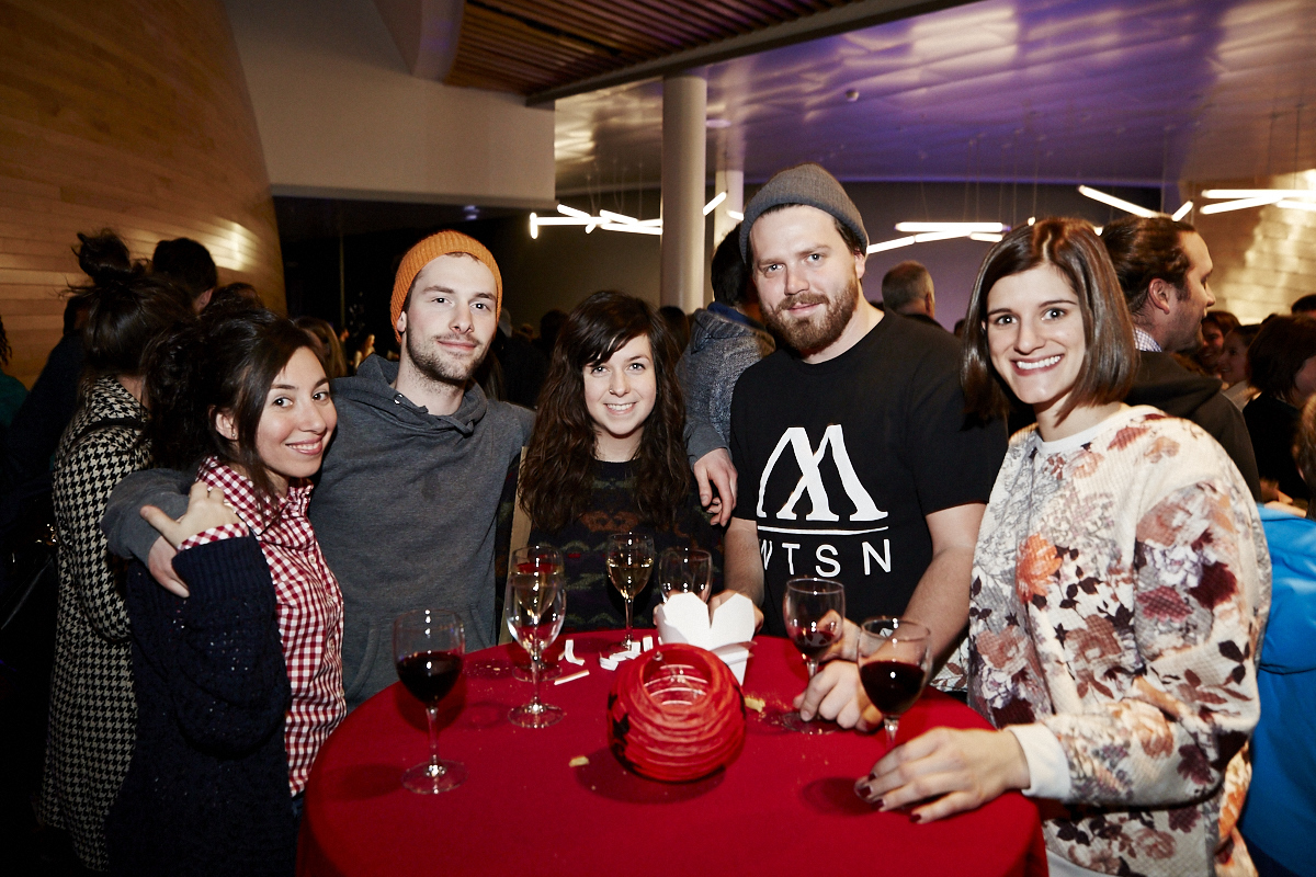 Jean Leloup attire une foule monstre pour le lancement de Paradis City au Planétarium