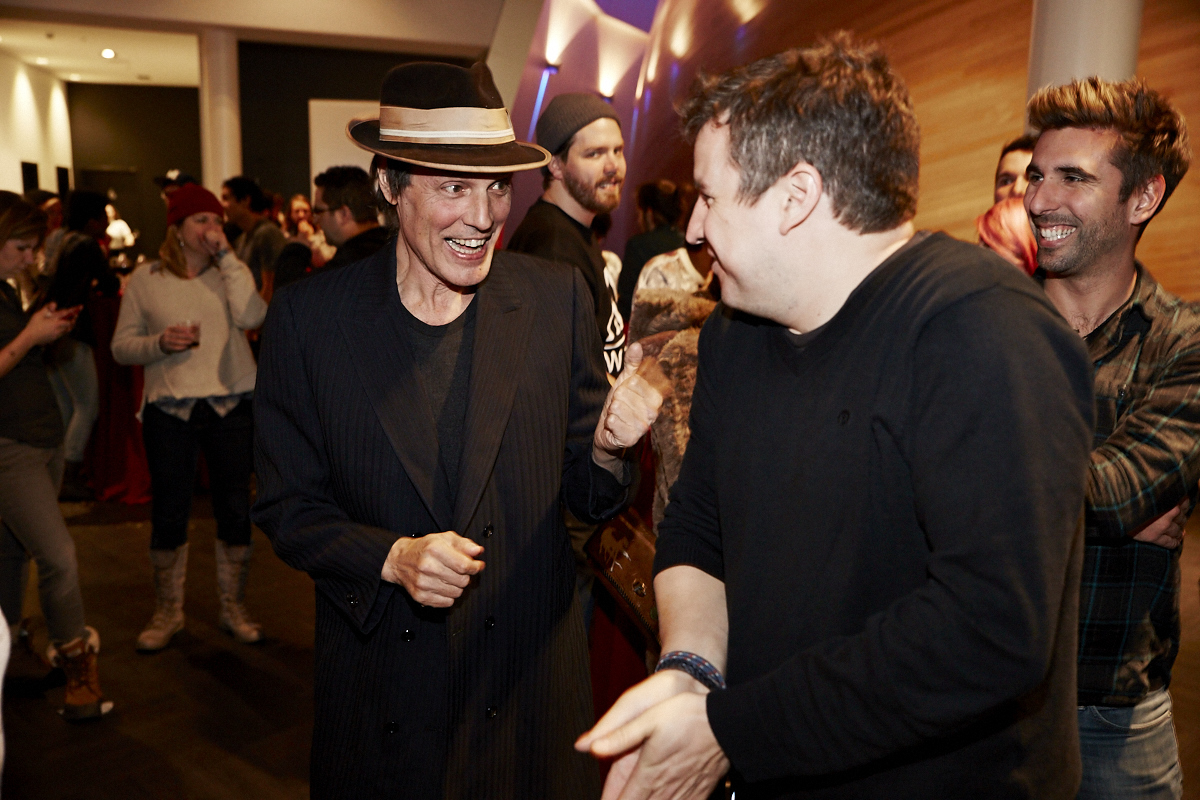 Jean Leloup attire une foule monstre pour le lancement de Paradis City au Planétarium