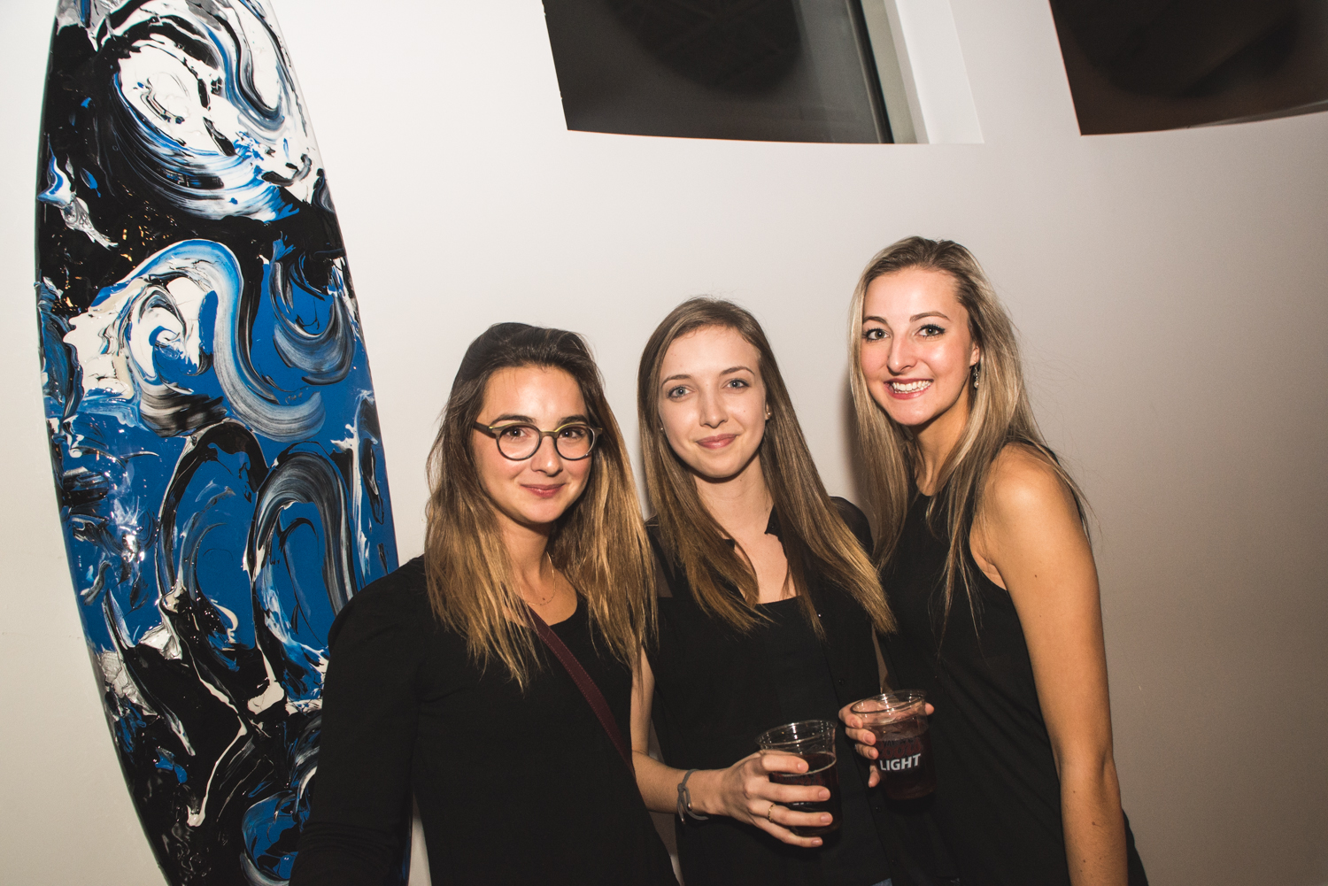 Les vagues et la chaleur s'invitent à Montréal lors du wrap party de Oui Surf en Afrique!