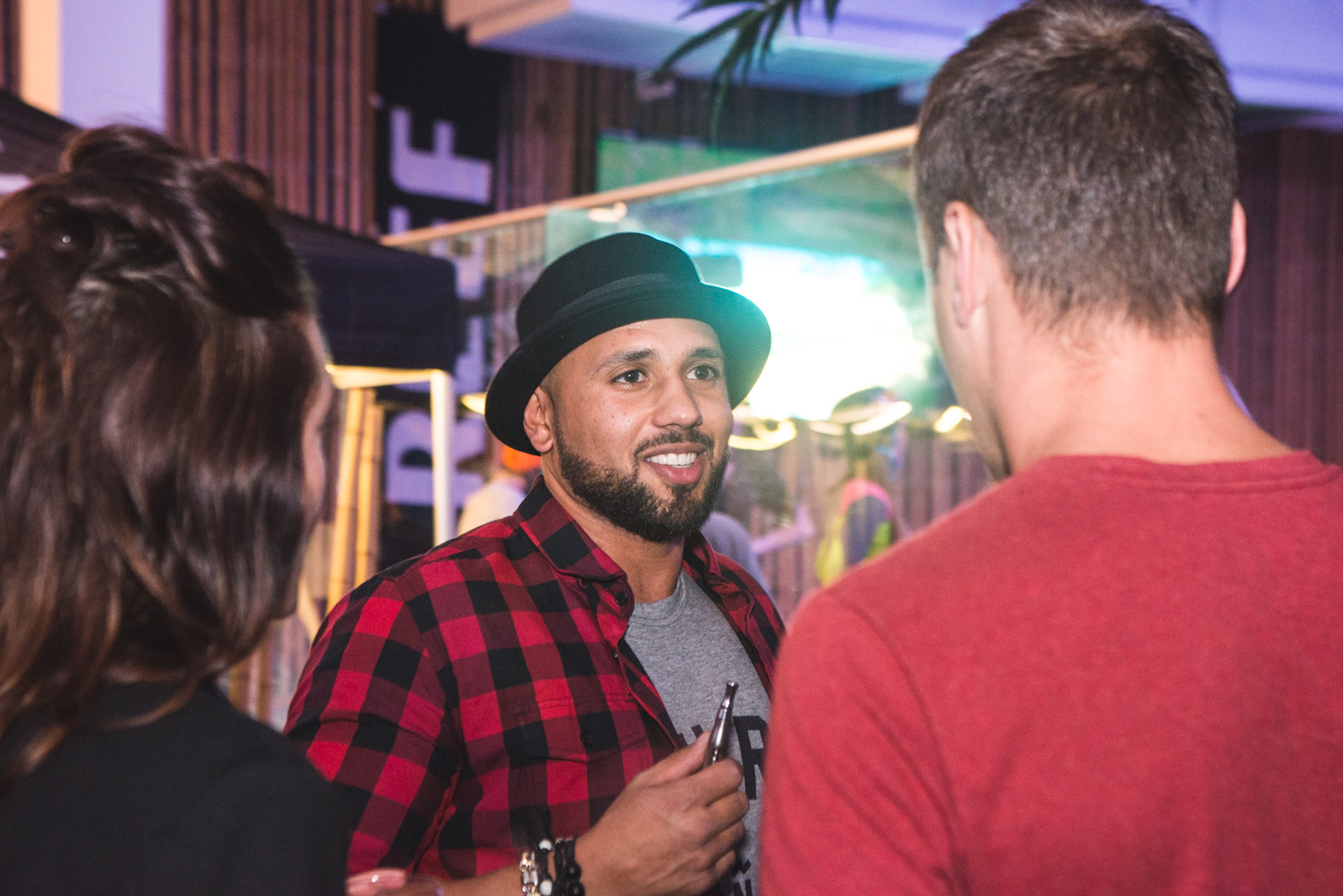 Les vagues et la chaleur s'invitent à Montréal lors du wrap party de Oui Surf en Afrique!