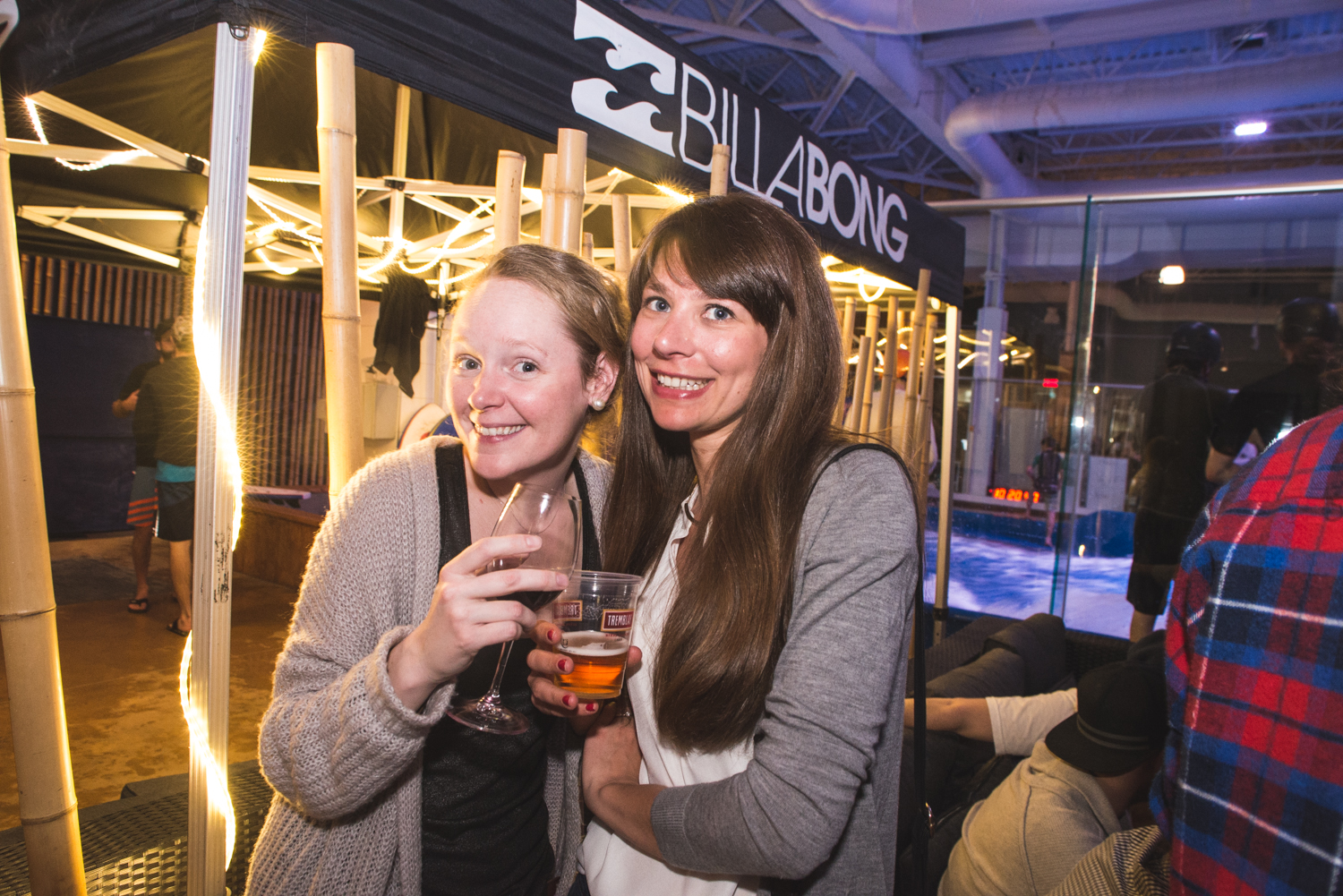 Les vagues et la chaleur s'invitent à Montréal lors du wrap party de Oui Surf en Afrique!