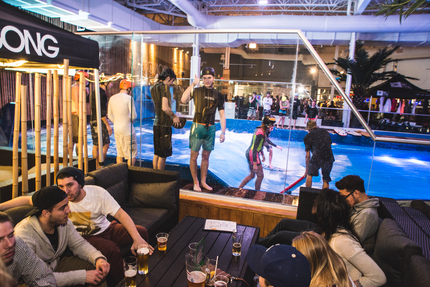 Les vagues et la chaleur s'invitent à Montréal lors du wrap party de Oui Surf en Afrique!