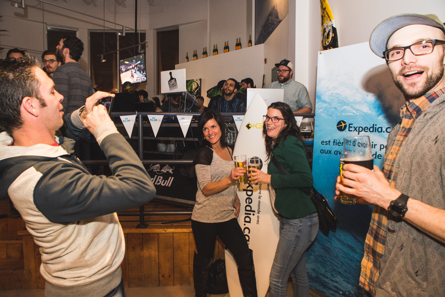 Les vagues et la chaleur s'invitent à Montréal lors du wrap party de Oui Surf en Afrique!