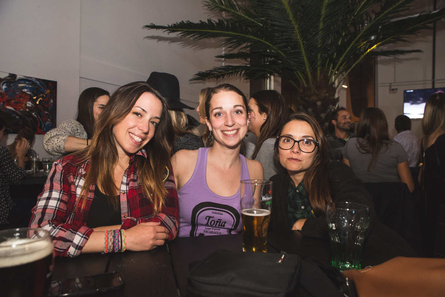 Les vagues et la chaleur s'invitent à Montréal lors du wrap party de Oui Surf en Afrique!