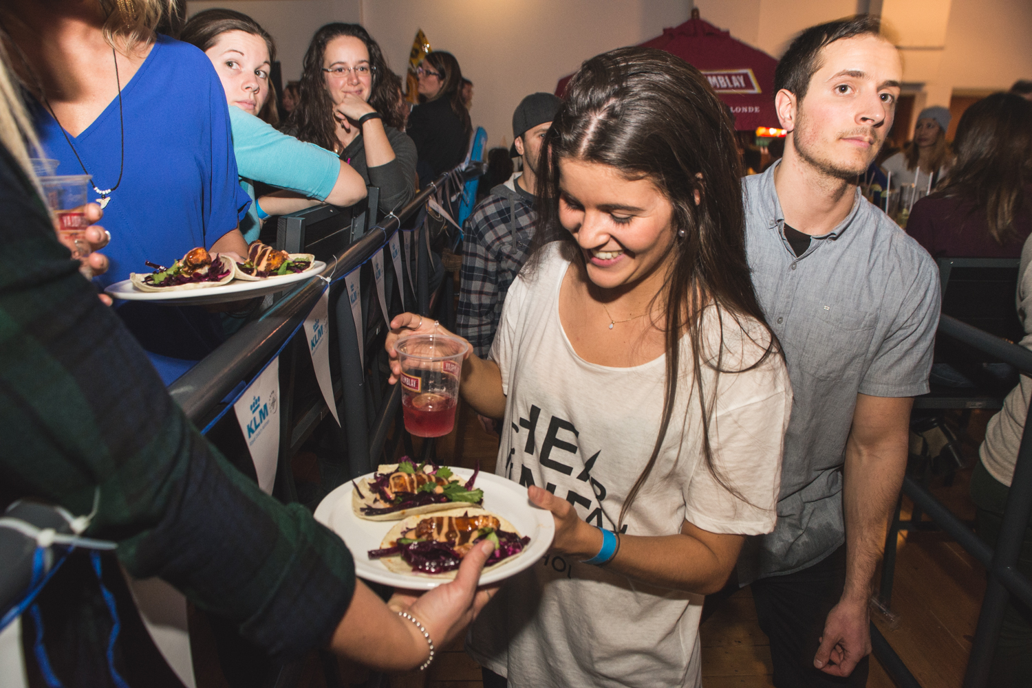 Les vagues et la chaleur s'invitent à Montréal lors du wrap party de Oui Surf en Afrique!