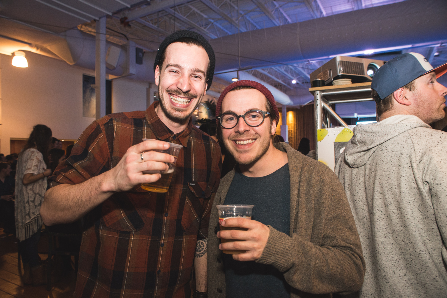 Les vagues et la chaleur s'invitent à Montréal lors du wrap party de Oui Surf en Afrique!