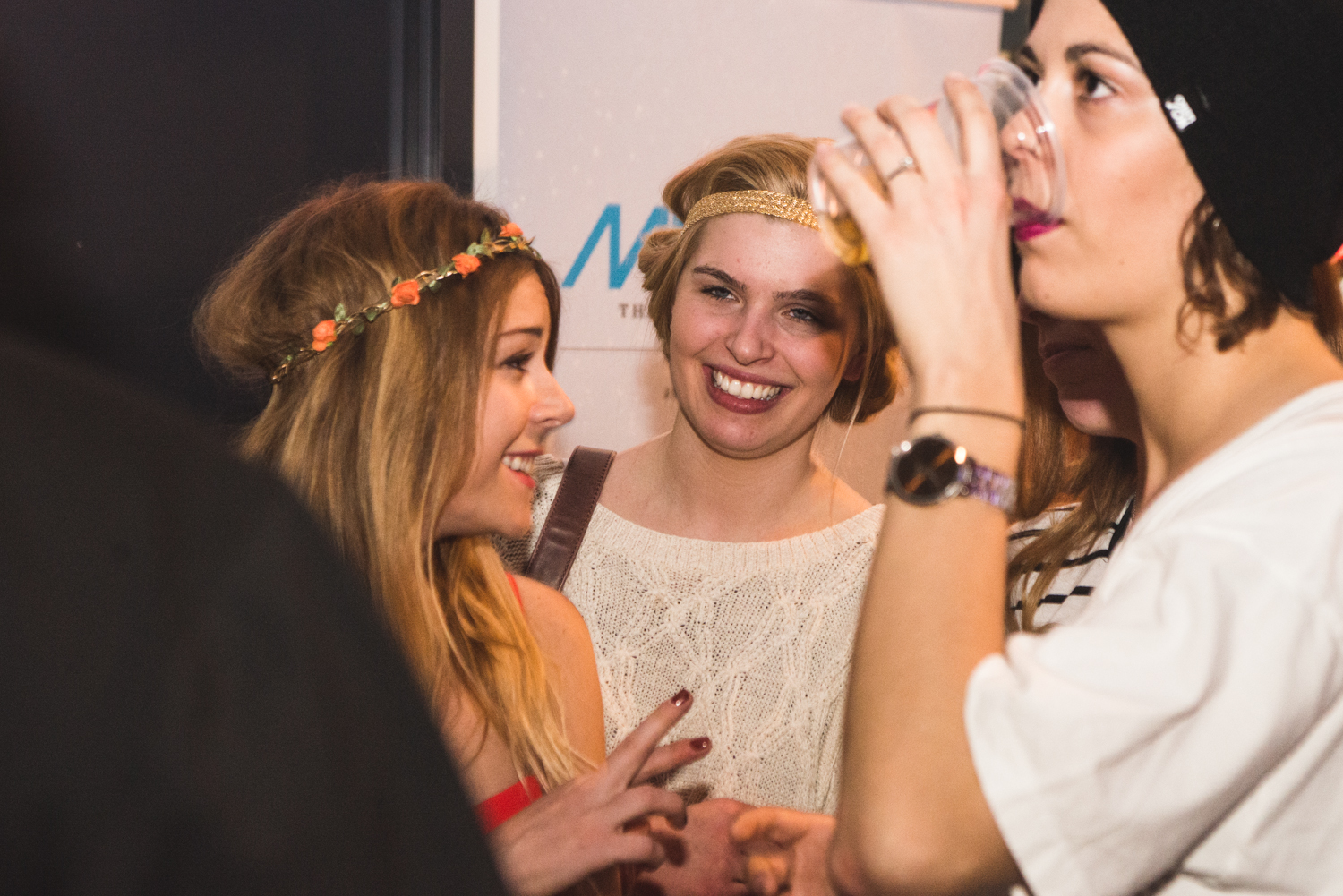 Les vagues et la chaleur s'invitent à Montréal lors du wrap party de Oui Surf en Afrique!