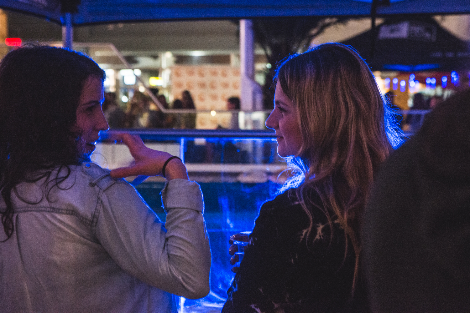 Les vagues et la chaleur s'invitent à Montréal lors du wrap party de Oui Surf en Afrique!